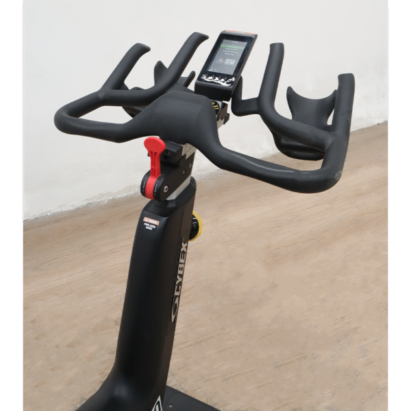 Bicicleta Spinning Cybex IC6